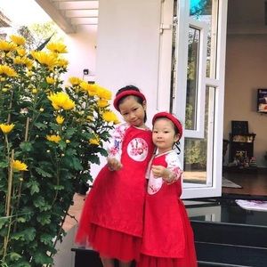 Meet your Posher, Sơn